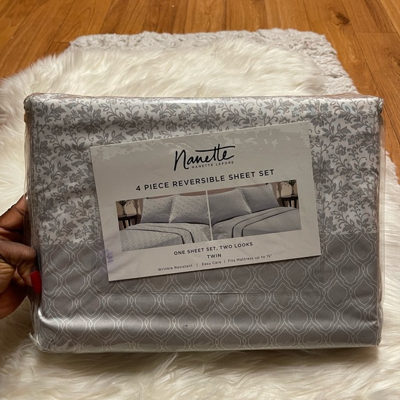 NANETTE LEPORE 4 PIECE REVERSIBLE SHEET SET - Picture 3 of 9